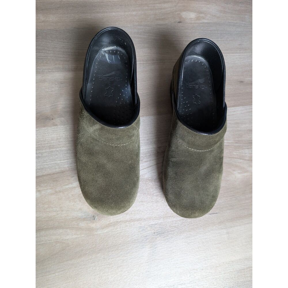 Dansko Professional Clogs in Olive Green Suede, Size 38 (S2) - Picture 3 of 9